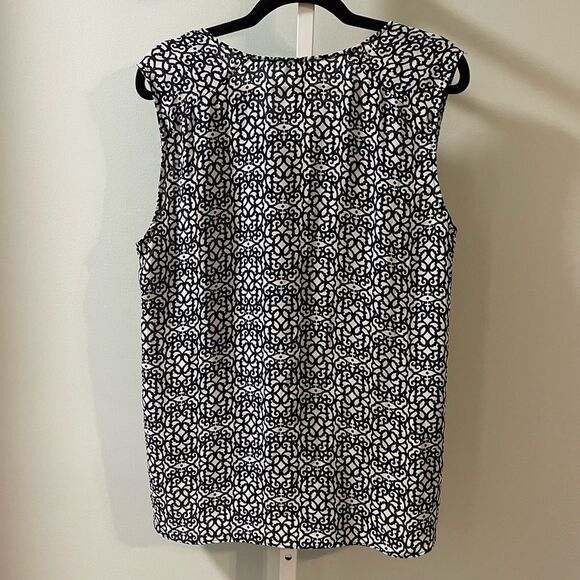 Laundry by Shelli Segal V-Neck Sleeveless Top - Picture 5 of 5